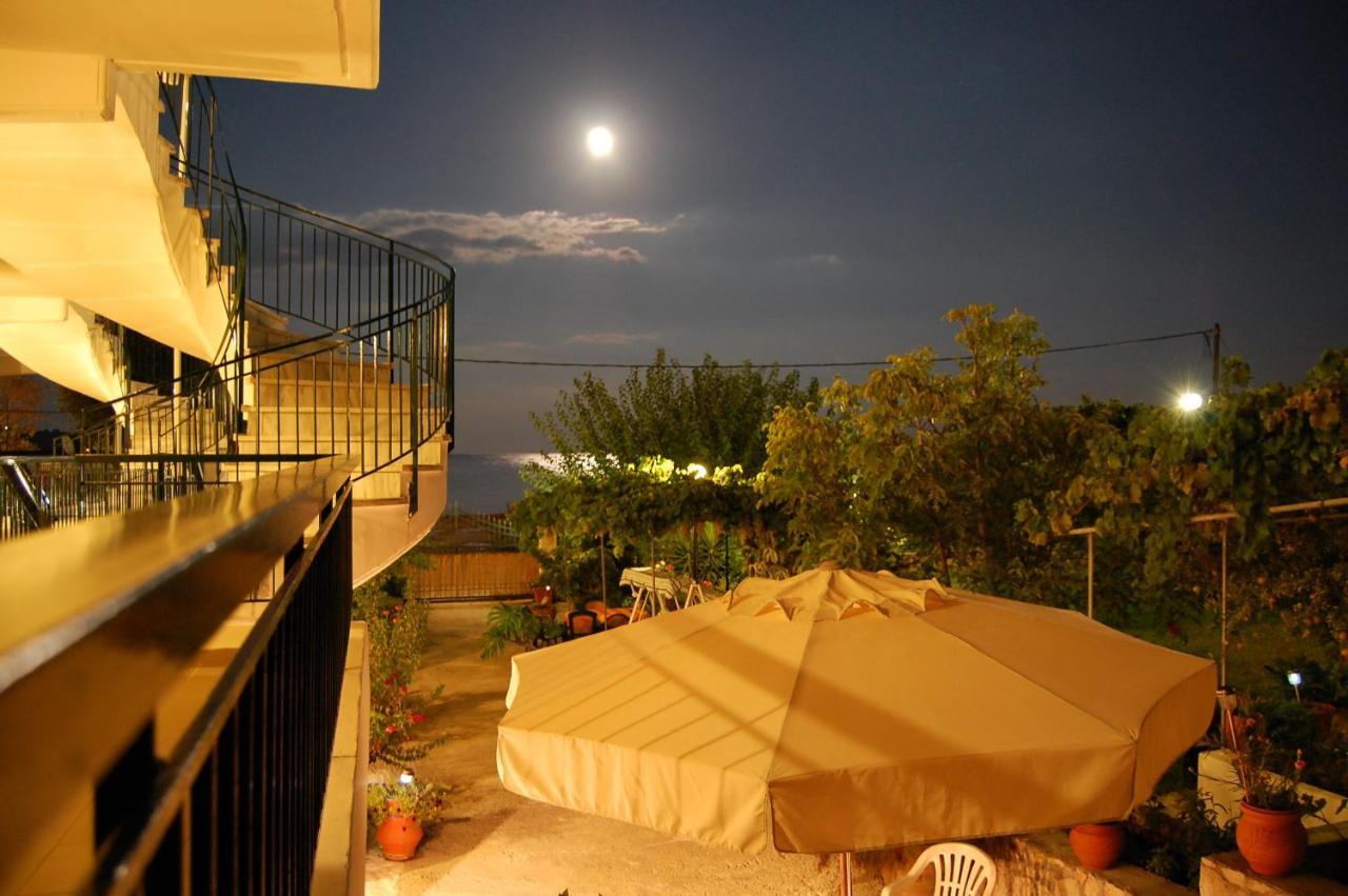 Odyssia Apartments Kateleios Exterior foto
